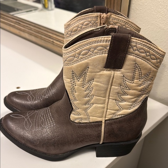 Coconuts by Matisse Brown and Cream Western Boots - Picture 1 of 11